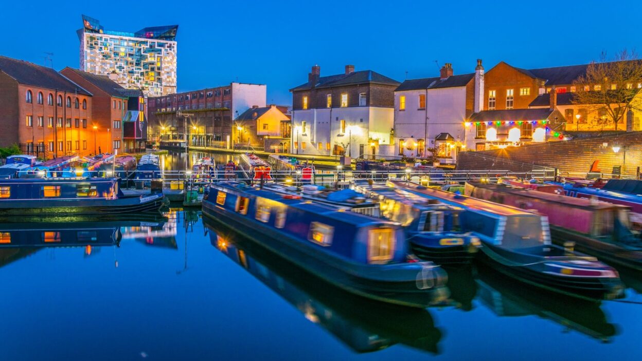 Birmingham Canals close to Park Regis Birmingham 