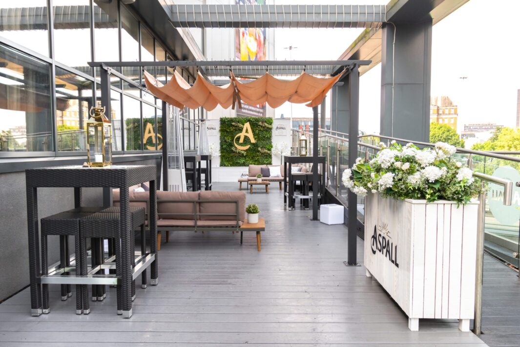 1565 Outdoor Terrace